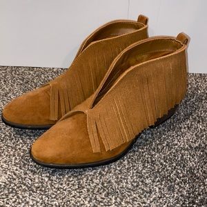 Maurice’s tan ankle fringe booties size 8
